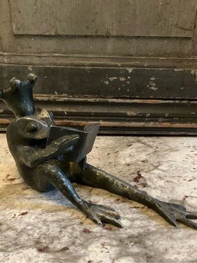 Restoration Hardware Cast Iron Crown Frog Prince Toad Reading Bookend Sculpture